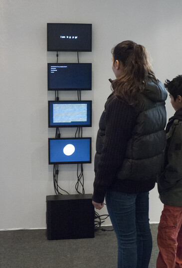Capture d’écran de l’œuvre En Réalités
Vue de l’installation En Réalités en contexte d’exposition