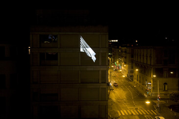 Vue de l’installation Potential Flag en contexte d’exposition
