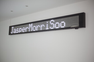 Vue de l’installation Enseigne [Tapuscrit] en contexte d’exposition