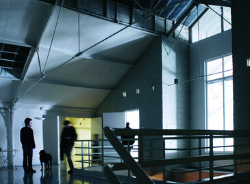 Vue de l’installation Poursuite en contexte d’exposition