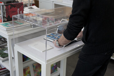 Vue d’Audience Works en contexte d’exposition.