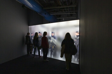 Vue de l'installation niform en contexte d’exposition