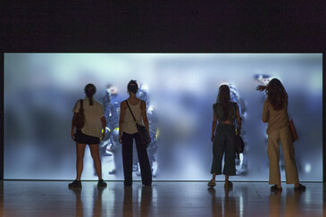 Vue de l'installation niform en contexte d’exposition