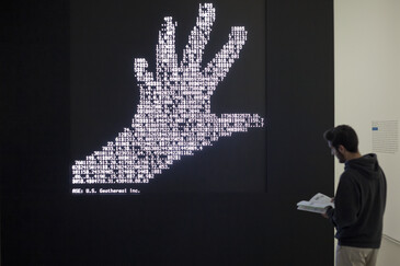 Vue de l'installation Visible Hand en contexte d’exposition