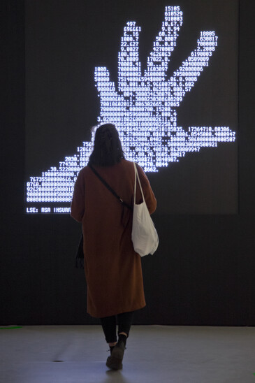 Vue de l'installation Visible Hand en contexte d’exposition