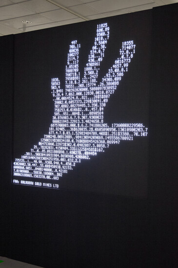 Vue de l'installation Visible Hand en contexte d’exposition