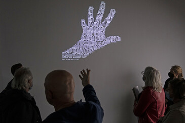 Vue de l'installation Visible Hand en contexte d’exposition