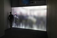 Vue de l'installation niform en contexte d’exposition