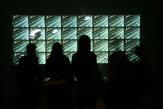 Capture d’écran de l’œuvre Tous ensemble

Vue de l’installation Tous ensemble en contexte d’exposition 