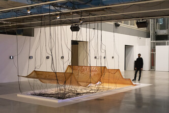 Vue de l’installation Fossilation en contexte d’exposition 