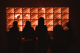 Capture d’écran de l’œuvre Tous ensemble

Vue de l’installation Tous ensemble en contexte d’exposition 