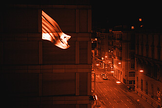 Vue de l’installation Potential Flag en contexte d’exposition