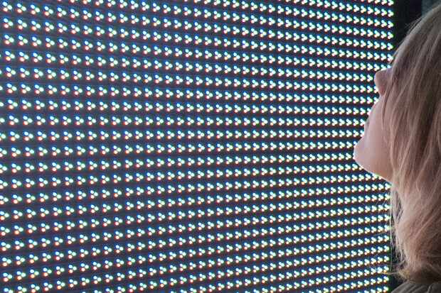 Vue de l'installation À Distances en contexte d’exposition 