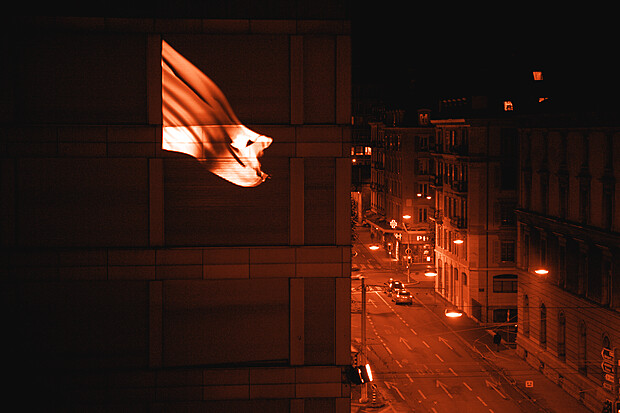 Vue de l’installation Potential Flag en contexte d’exposition